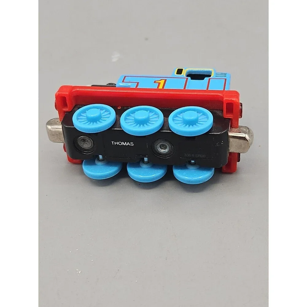 Thomas & Friends Thomas 2002 Take N Play Along Train Tank Engine Diecast Metal